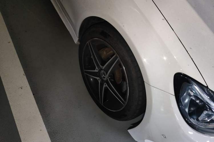 Used Mercedes-Benz C-Class 2018 C 200 Coupe Right Front Wheel Hub