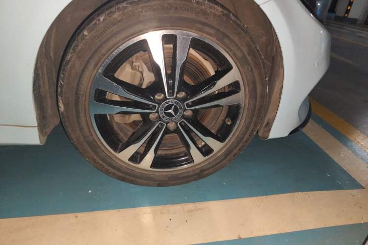 Used Mercedes-Benz C-Class 2018 C 200 Sport Edition Right Front Wheel Hub
