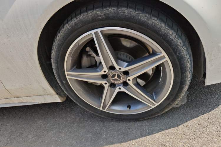 Used Mercedes-Benz C-Class 2018 C 200 L Sport Edition Achievement Special Edition Right Front Wheel Hub