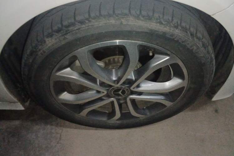 Used Mercedes-Benz C-Class 2018 C 180 L Dynamic Sports Edition Right Front Wheel Hub