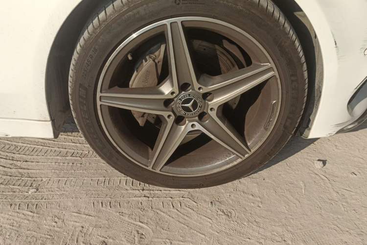Used Mercedes-Benz C-Class 2018 C 200 Estate Right Front Wheel Hub