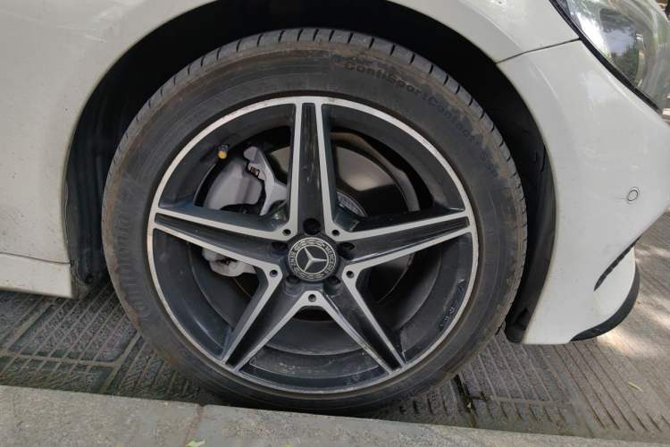 Used Mercedes-Benz C-Class 2018 C 200 Achievement Special Edition Right Front Wheel Hub