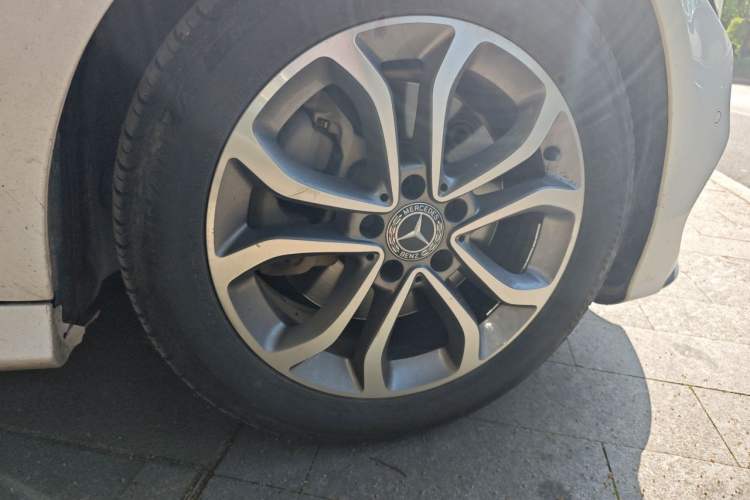 Used Mercedes-Benz C-Class 2018 C 180 L Fashion Edition Sport Version Right Front Wheel Hub