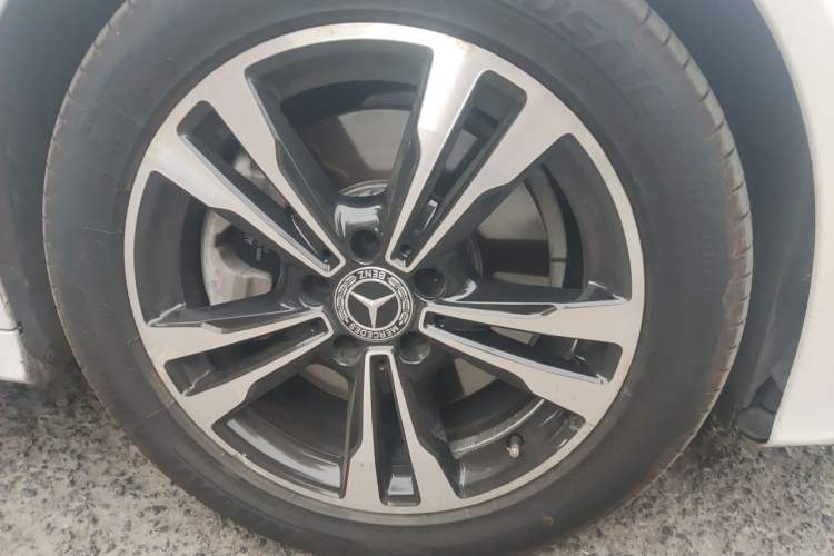 Used Mercedes-Benz C-Class 2018 C 200 Sport Edition Right Front Wheel Hub