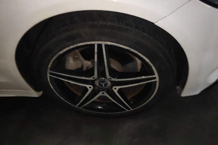 Used Mercedes-Benz C-Class 2018 C 200 Achievement Special Edition Right Front Wheel Hub