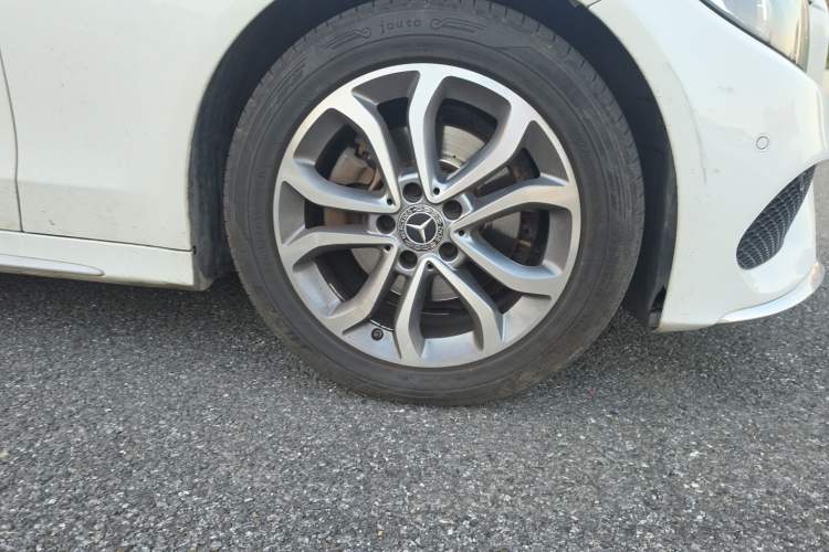 Used Mercedes-Benz C-Class 2018 C 180 L Fashion Edition Sport Version Right Front Wheel Hub