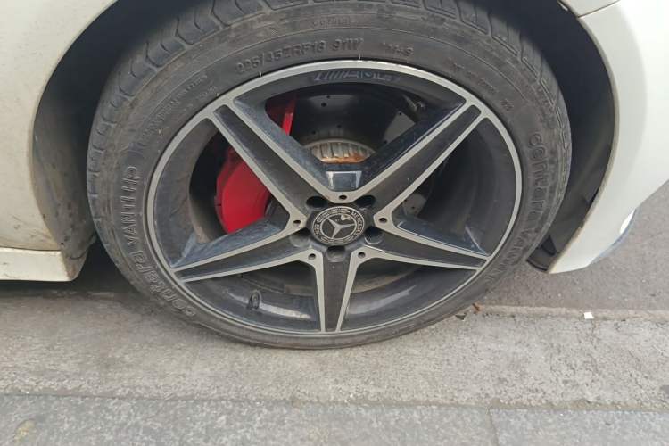 Used Mercedes-Benz C-Class 2018 C 200 Coupe Right Front Wheel Hub