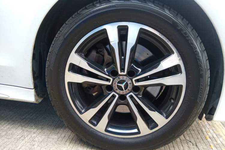Used Mercedes-Benz C-Class 2018 C 200 Sport Edition Right Front Wheel Hub