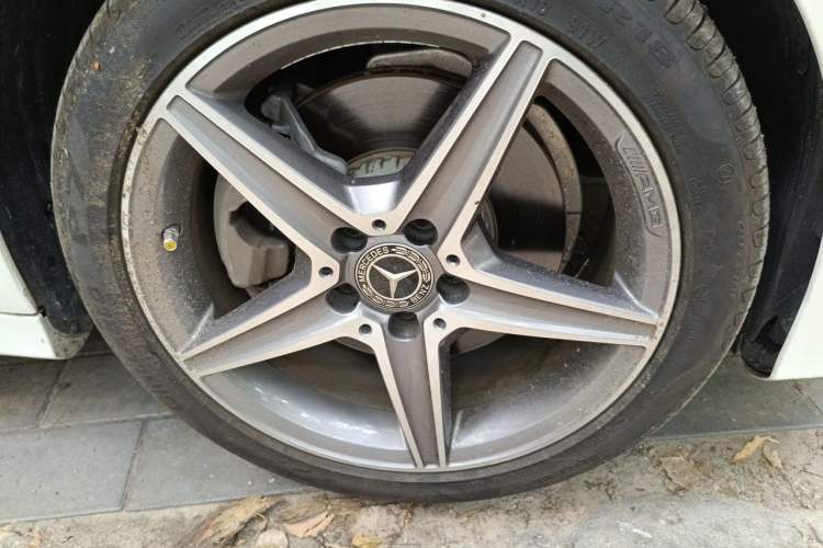 Used Mercedes-Benz C-Class 2018 C 200 L Sport Edition Achievement Special Edition Right Front Wheel Hub