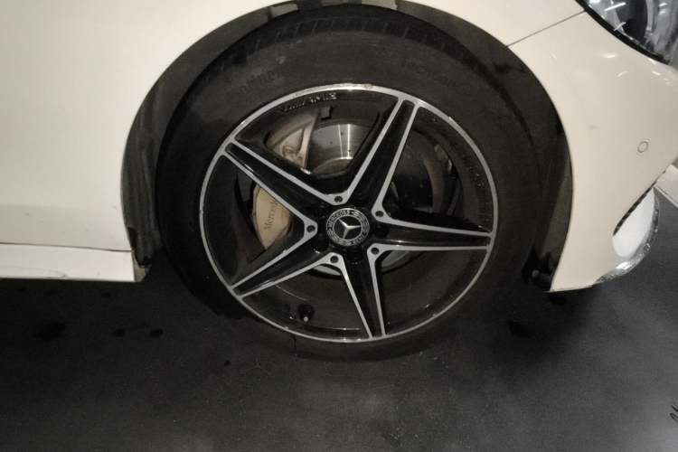 Used Mercedes-Benz C-Class 2018 C 200 Coupe Right Front Wheel Hub
