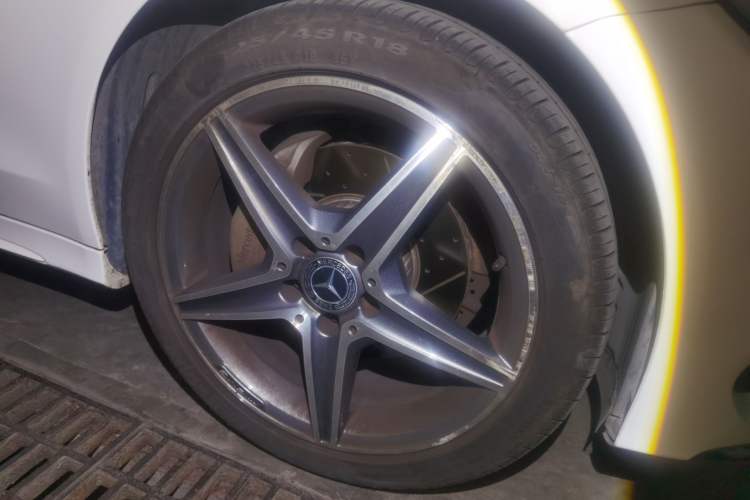 Used Mercedes-Benz C-Class 2018 C 200 Estate Right Front Wheel Hub