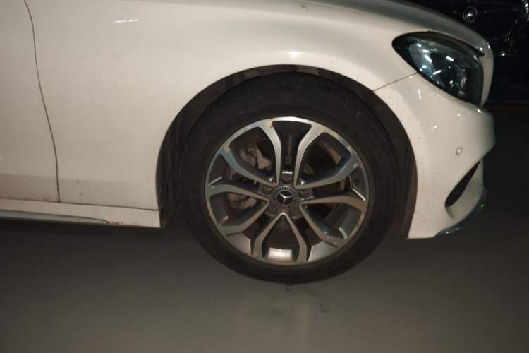 Used Mercedes-Benz C-Class 2018 C 180 L Fashion Edition Sport Version Right Front Wheel Hub