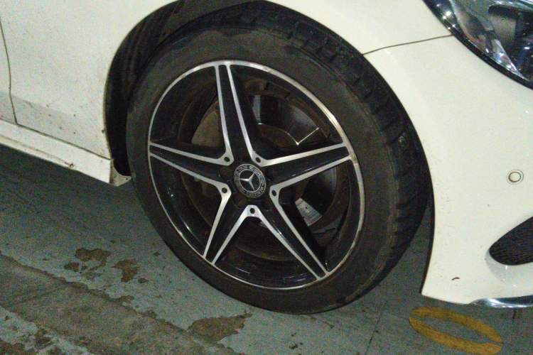 Used Mercedes-Benz C-Class 2018 C 200 Coupe Right Front Wheel Hub