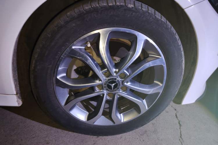 Used Mercedes-Benz C-Class 2018 C 180 L Fashion Edition Sport Version Right Front Wheel Hub