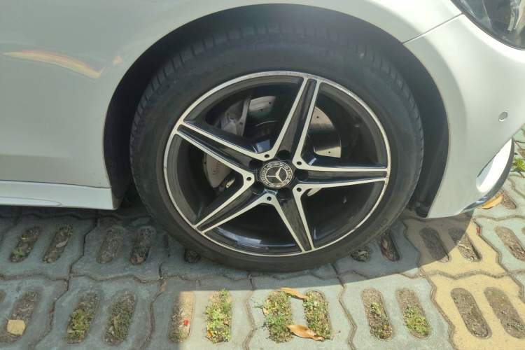 Used Mercedes-Benz C-Class 2018 C 200 Coupe Right Front Wheel Hub