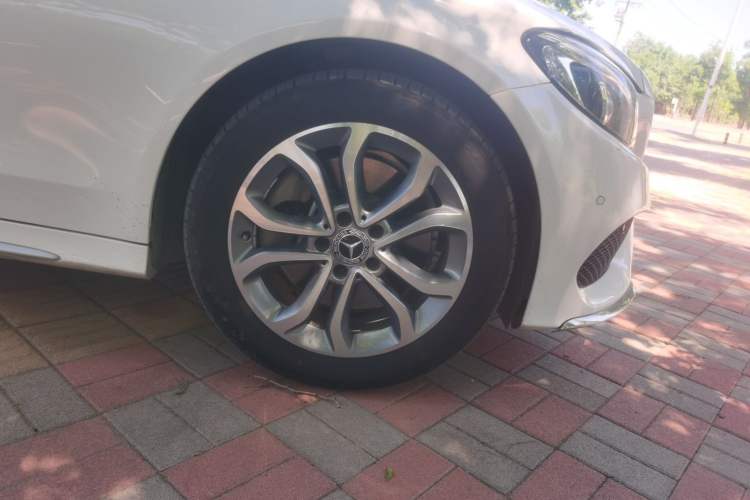 Used Mercedes-Benz C-Class 2018 C 180 L Fashion Edition Sport Version Right Front Wheel Hub