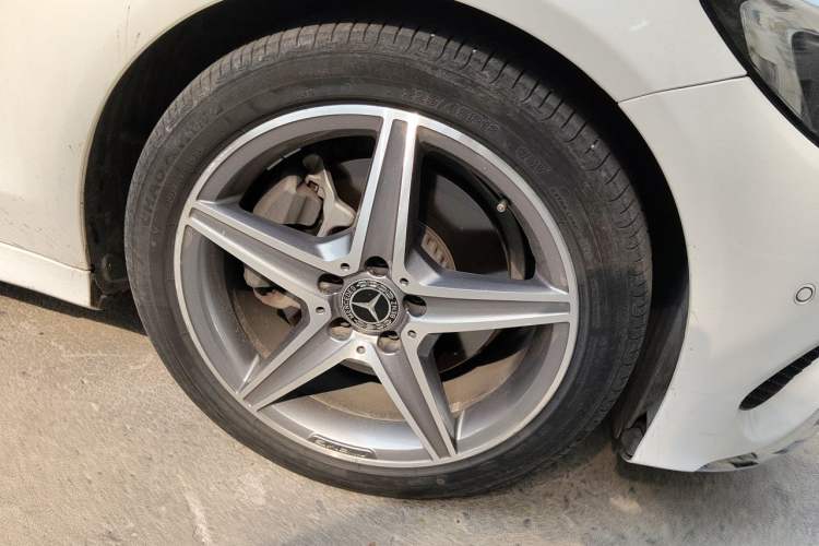 Used Mercedes-Benz C-Class 2018 C 200 L Sport Edition Achievement Special Edition Right Front Wheel Hub
