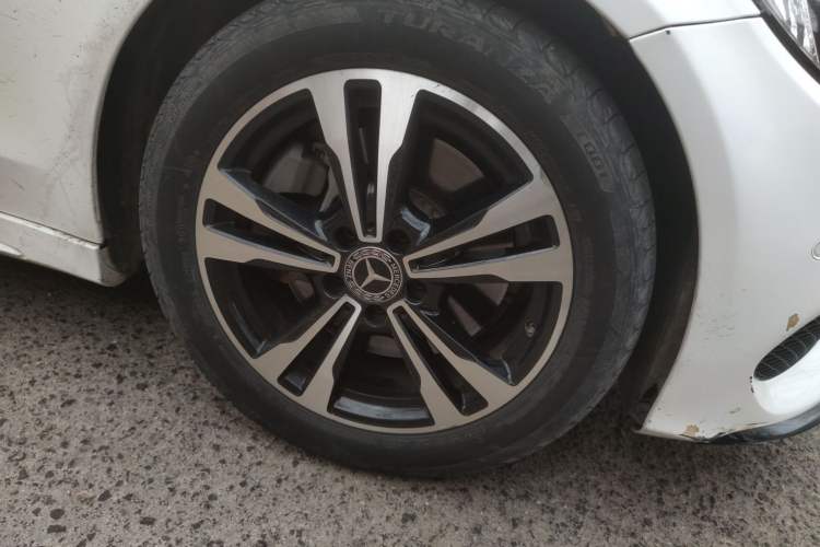 Used Mercedes-Benz C-Class 2018 C 200 Sport Edition Right Front Wheel Hub