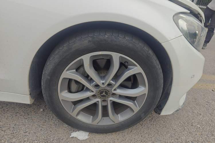 Used Mercedes-Benz C-Class 2018 C 180 L Fashion Edition Sport Version Right Front Wheel Hub