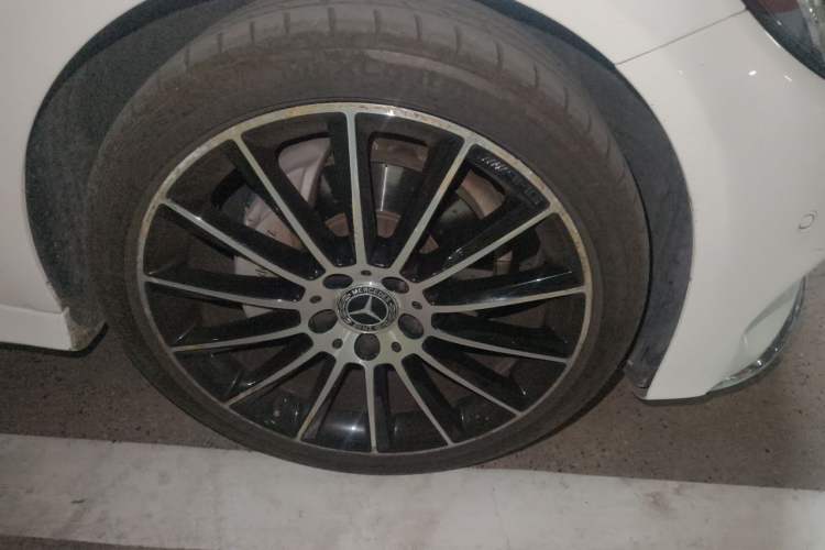 Used Mercedes-Benz C-Class 2018 C 200 4MATIC Coupe Right Front Wheel Hub