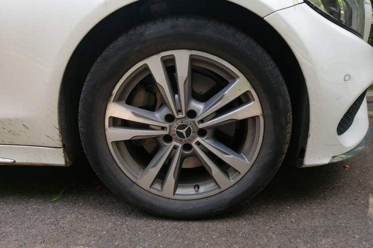 Used Mercedes-Benz C-Class 2018 C 200 L Sport Edition Right Front Wheel Hub