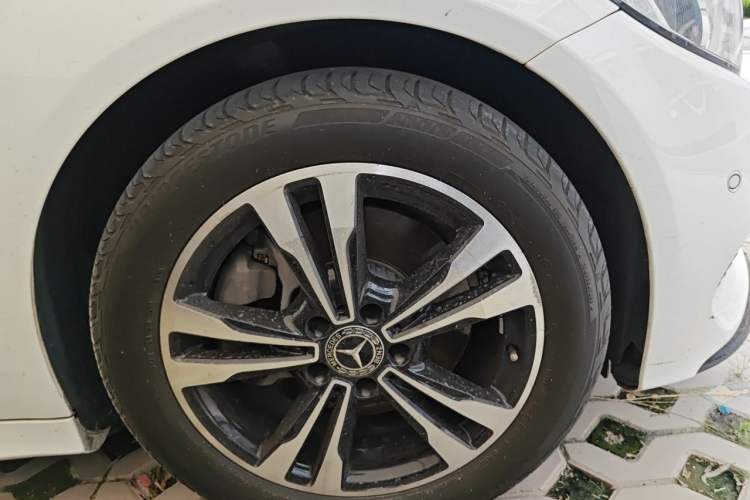 Used Mercedes-Benz C-Class 2018 C 200 Sport Edition Right Front Wheel Hub