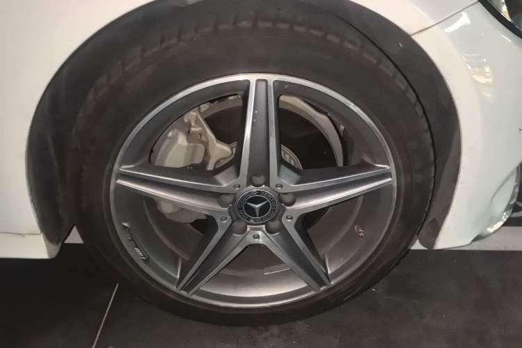 Used Mercedes-Benz C-Class 2018 C 200 L Sport Edition Achievement Special Edition Right Front Wheel Hub