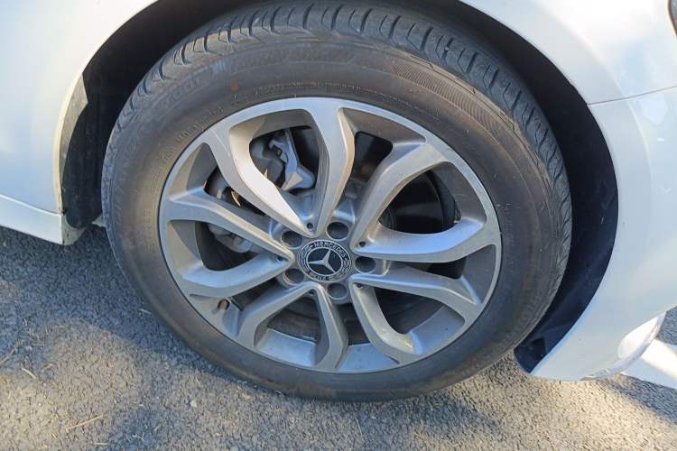 Used Mercedes-Benz C-Class 2018 C 180 L Fashion Edition Sport Version Right Front Wheel Hub
