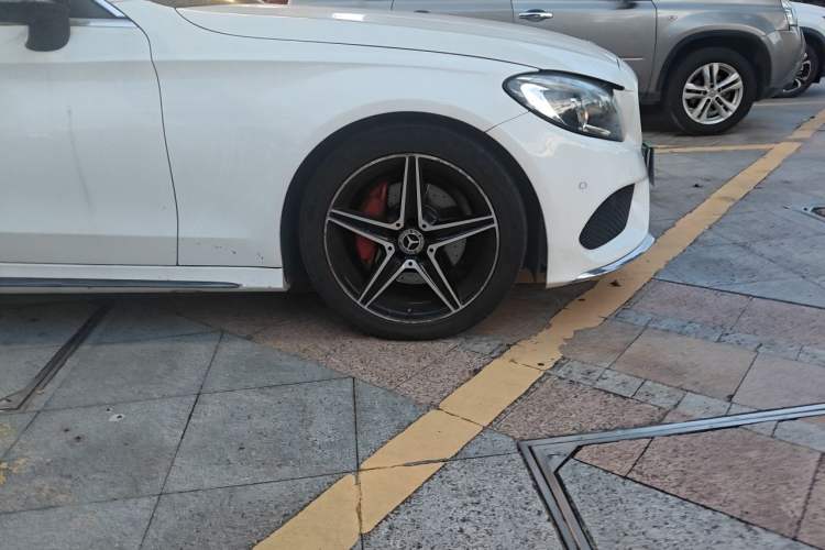 Used Mercedes-Benz C-Class 2018 C 200 Coupe Right Front Wheel Hub