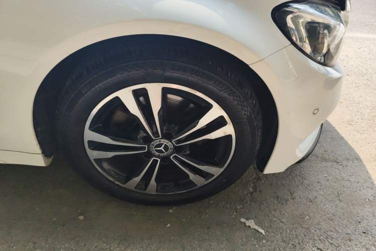 Used Mercedes-Benz C-Class 2018 C 200 Sport Edition Right Front Wheel Hub