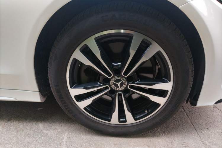 Used Mercedes-Benz C-Class 2018 C 200 Sport Edition Right Front Wheel Hub