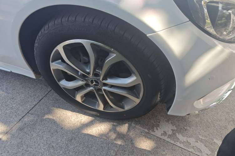 Used Mercedes-Benz C-Class 2018 C 180 L Fashion Edition Sport Version Right Front Wheel Hub