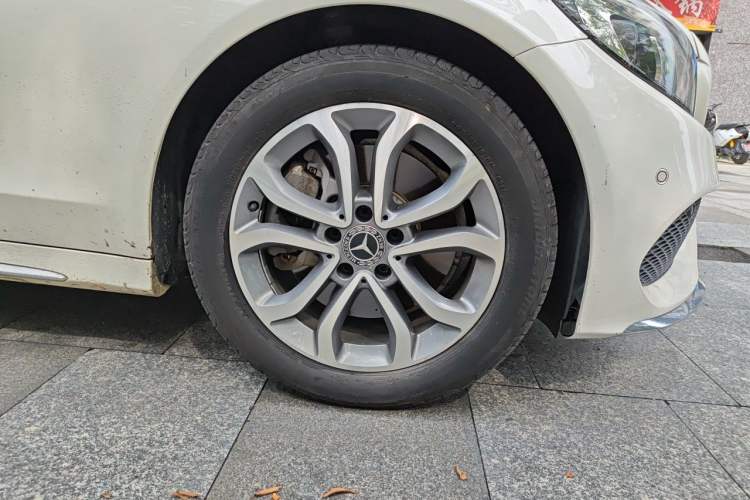 Used Mercedes-Benz C-Class 2018 C 180 L Fashion Edition Sport Version Right Front Wheel Hub