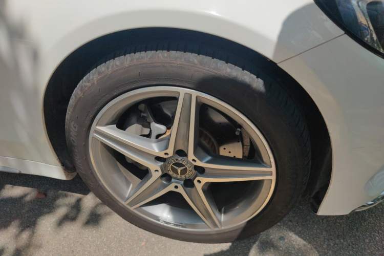 Used Mercedes-Benz C-Class 2018 C 200 L Sport Edition Achievement Special Edition Right Front Wheel Hub