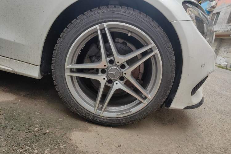 Used Mercedes-Benz C-Class 2018 C 200 Sport Edition Right Front Wheel Hub