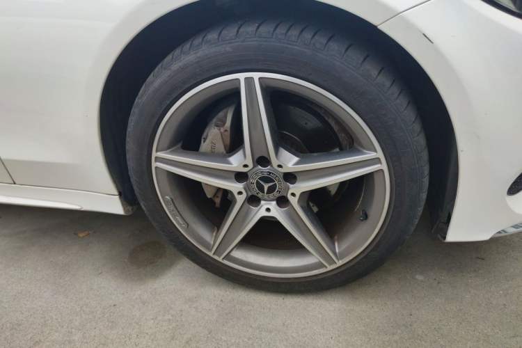 Used Mercedes-Benz C-Class 2018 C 200 Estate Right Front Wheel Hub