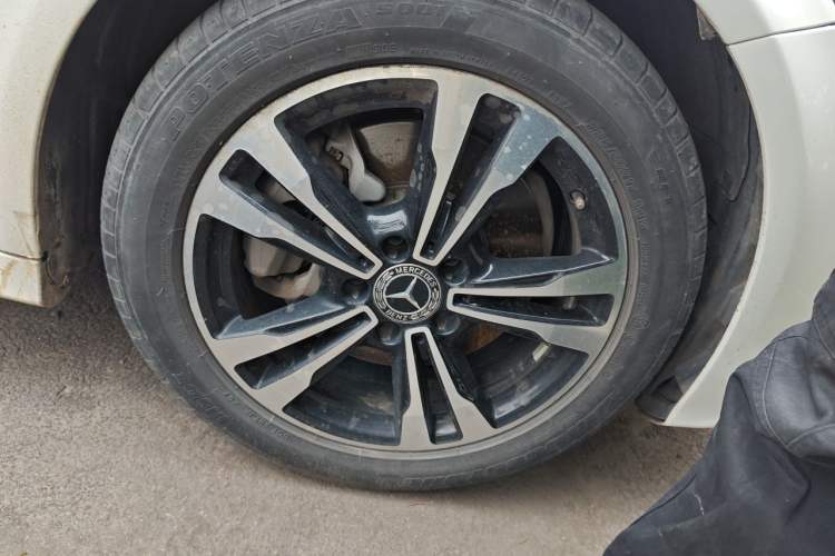 Used Mercedes-Benz C-Class 2018 C 200 Sport Edition Right Front Wheel Hub