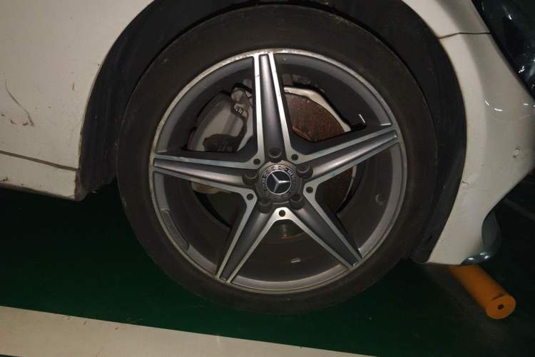 Used Mercedes-Benz C-Class 2018 C 200 L Sport Edition Achievement Special Edition Right Front Wheel Hub