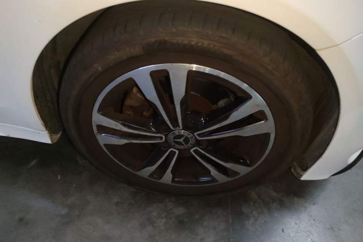 Used Mercedes-Benz C-Class 2018 C 200 Sport Edition Right Front Wheel Hub