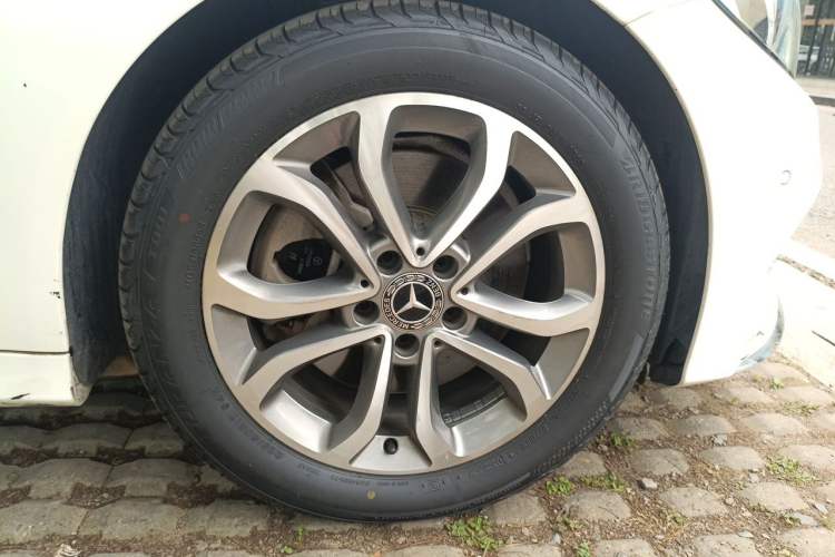Used Mercedes-Benz C-Class 2018 C 180 L Fashion Edition Sport Version Right Front Wheel Hub