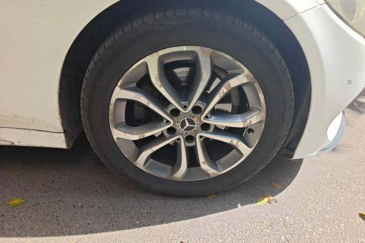 Used Mercedes-Benz C-Class 2018 C 180 L Fashion Edition Sport Version Right Front Wheel Hub