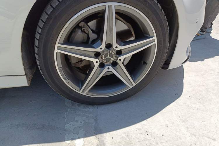 Used Mercedes-Benz C-Class 2018 C 200 L Sport Edition Achievement Special Edition Right Front Wheel Hub