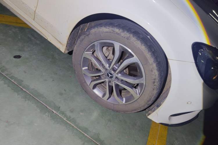 Used Mercedes-Benz C-Class 2018 C 180 L Fashion Edition Sport Version Right Front Wheel Hub