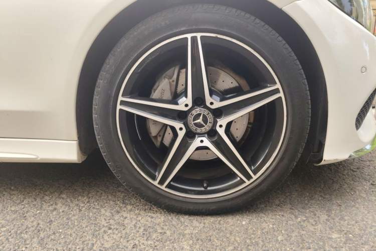 Used Mercedes-Benz C-Class 2018 C 200 Coupe Right Front Wheel Hub