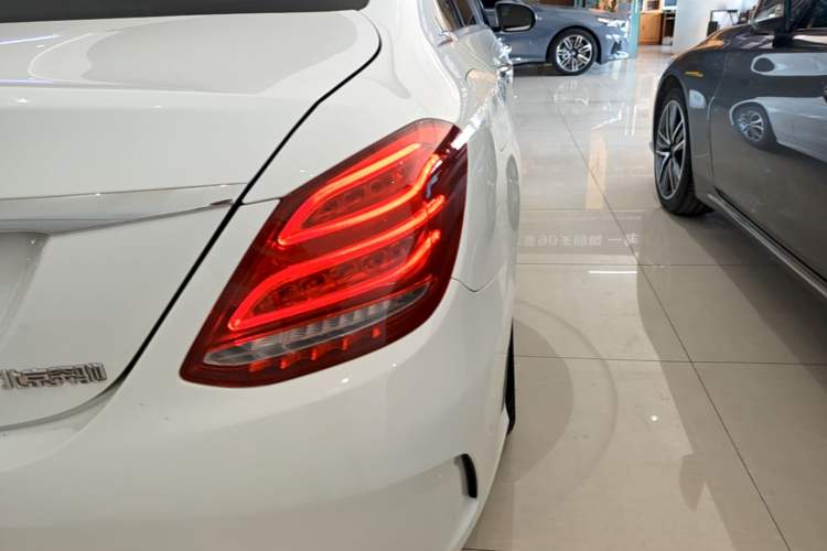 Used Mercedes-Benz C-Class 2018 C 180 L Fashion Edition Sport Version Right Rear Taillight