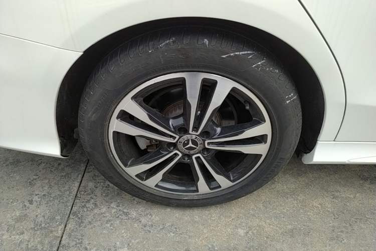 Used Mercedes-Benz C-Class 2018 C 200 Sport Edition Right Rear Wheel Hub