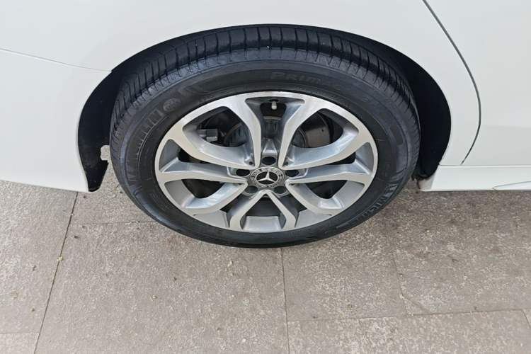 Used Mercedes-Benz C-Class 2018 C 180 L Fashion Edition Sport Version Right Rear Wheel Hub