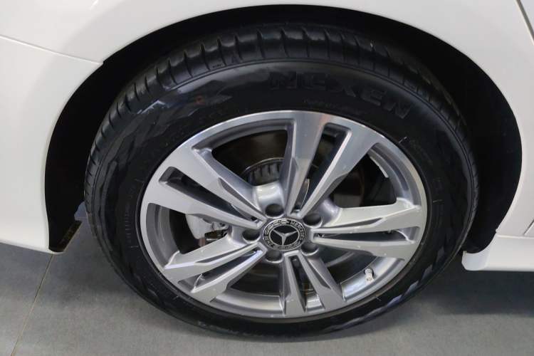Used Mercedes-Benz C-Class 2018 C 200 L Sport Edition Right Rear Wheel Hub