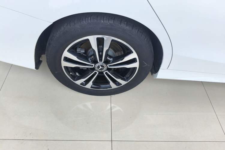 Used Mercedes-Benz C-Class 2018 C 200 Sport Edition Right Rear Wheel Hub