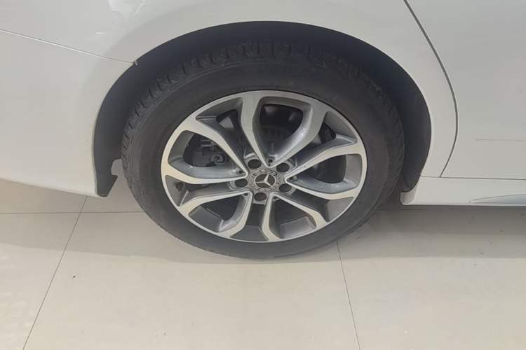 Used Mercedes-Benz C-Class 2018 C 180 L Fashion Edition Sport Version Right Rear Wheel Hub